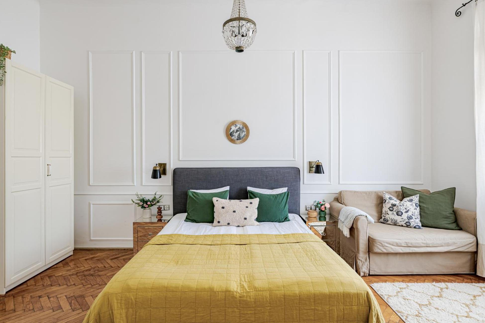 Classic Elegance With Synagogue View By Astoria Apartmán *